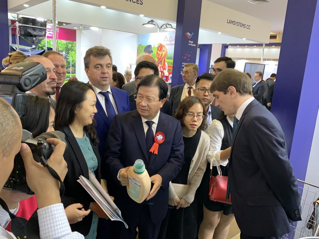 Phó Thủ Tướng thăm Siêu Thị Máy Giặt Công Nghiệp