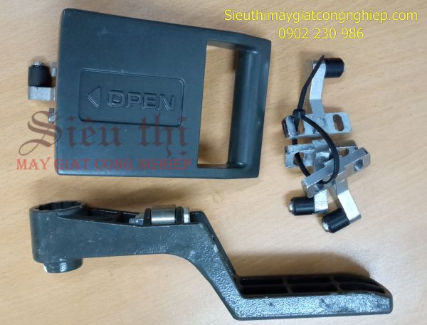 Tay cầm tay cửa máy giặt công nghiệp