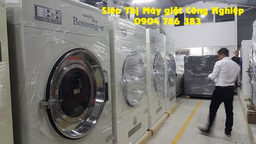 Tổng kho có nhiều thiết bị giặt là khác nhau
