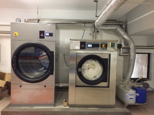 Máy giặt chăn công nghiệp là một thiết bị máy giặt vắt công nghiệp, có công suất lớn