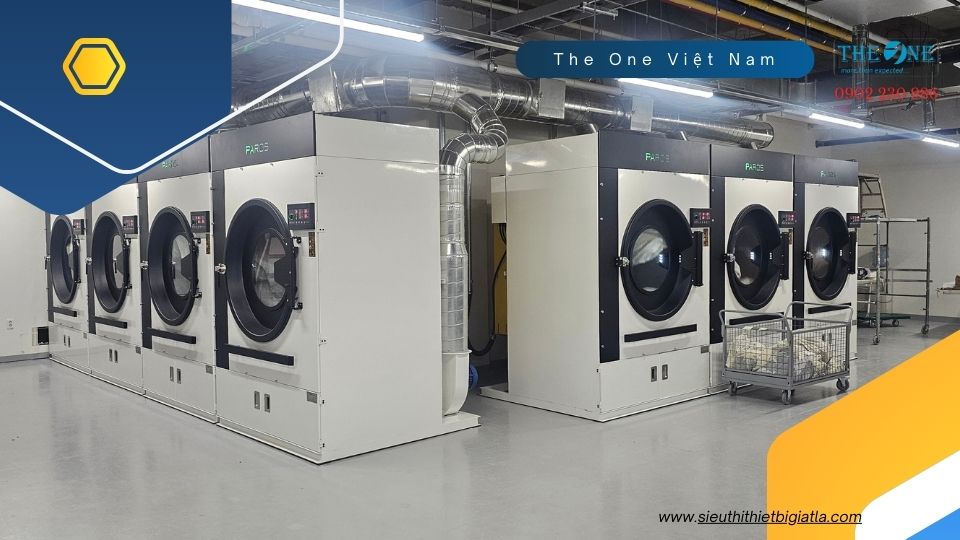 Máy sấy công nghiệp là thiết bị chuyên dụng để sấy khô khối lượng đồ vải lớn
