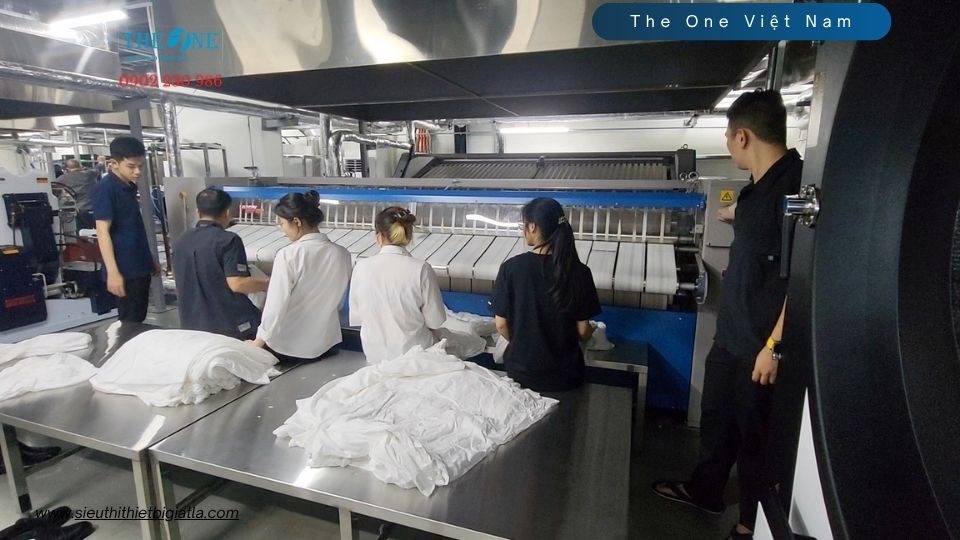 Máy là lô – là ga giường khổ 3.3m 1 hệ thống Feeder–Ironer–Folder.